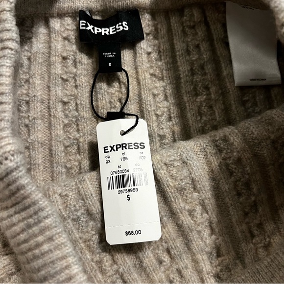 EXPRESS Cable Knit Skirt NWT - Picture 2 of 3